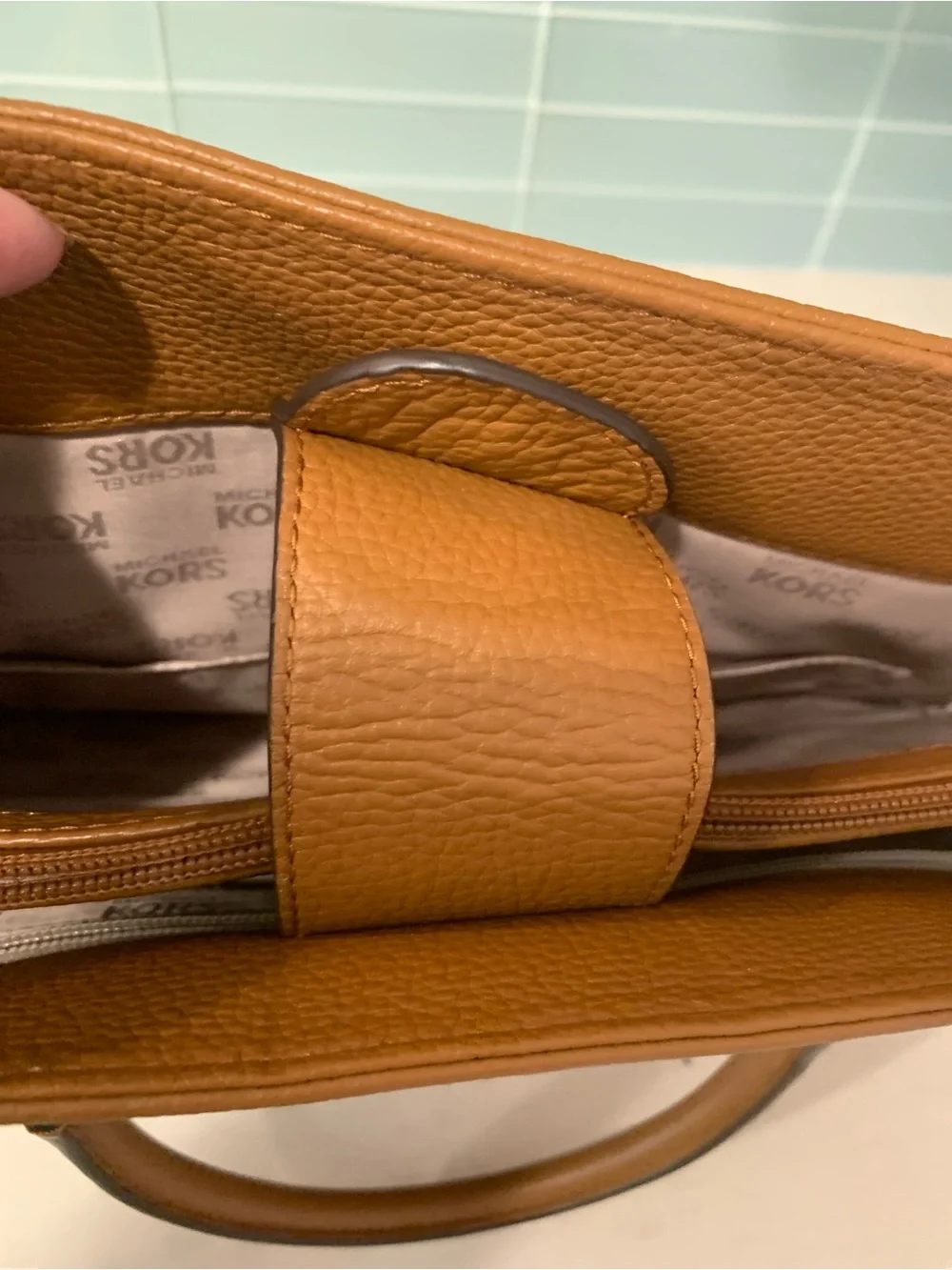Michael Kors Tan Pebbled Leather Tote Gold Hardware Shoulder Strap No Flaw Clean